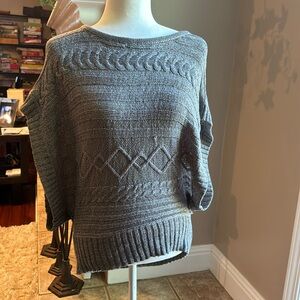 Super nice short sleeve sweater